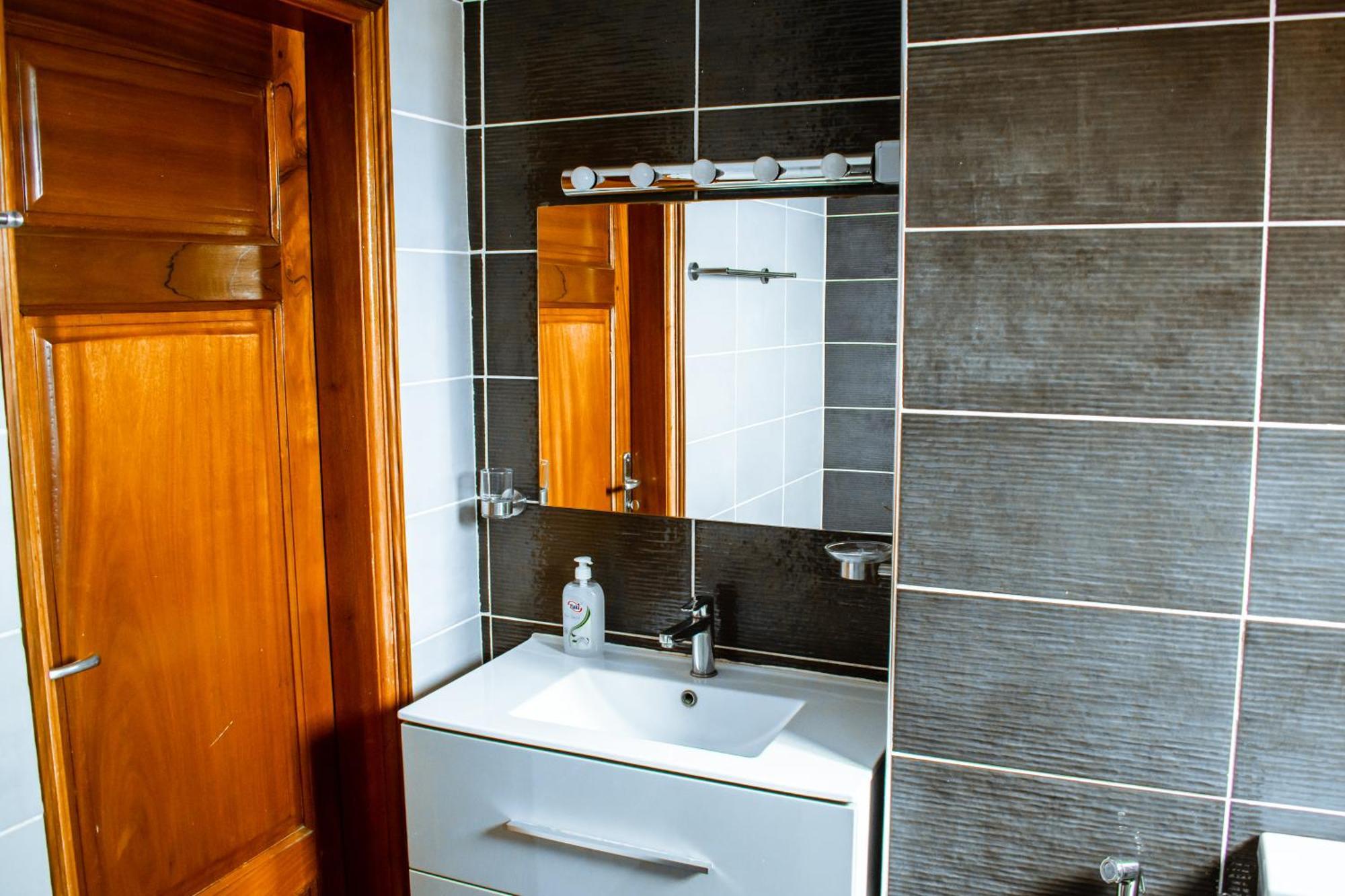 Le First Concept Apartment Dakar Bagian luar foto